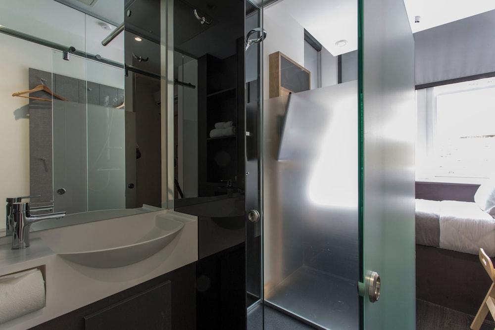 The Z Hotel City - Photo 15