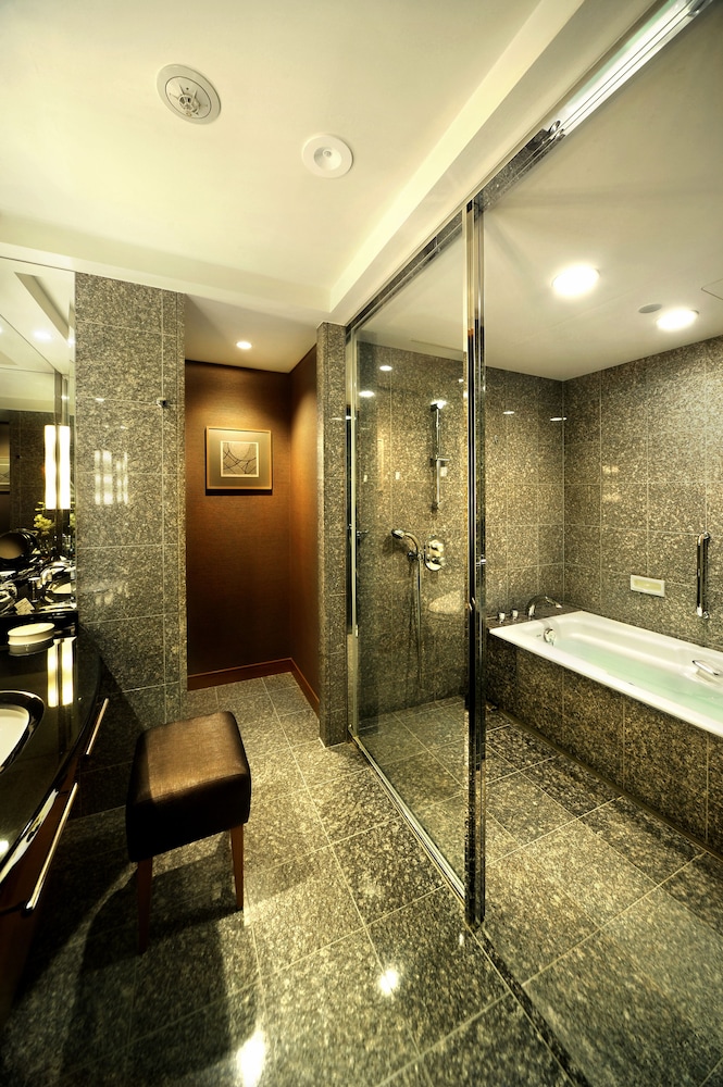 Executive Superior King with Lounge Access, Non Smoking - Photo 8