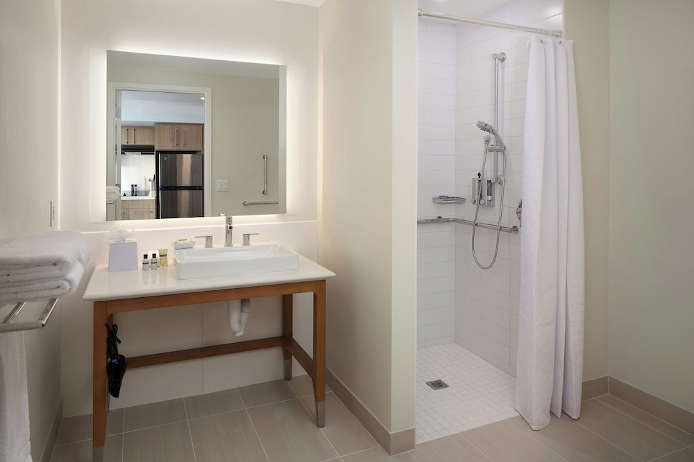 Suite, 1 Bedroom (Mobility Accessible, Transfer Shower)