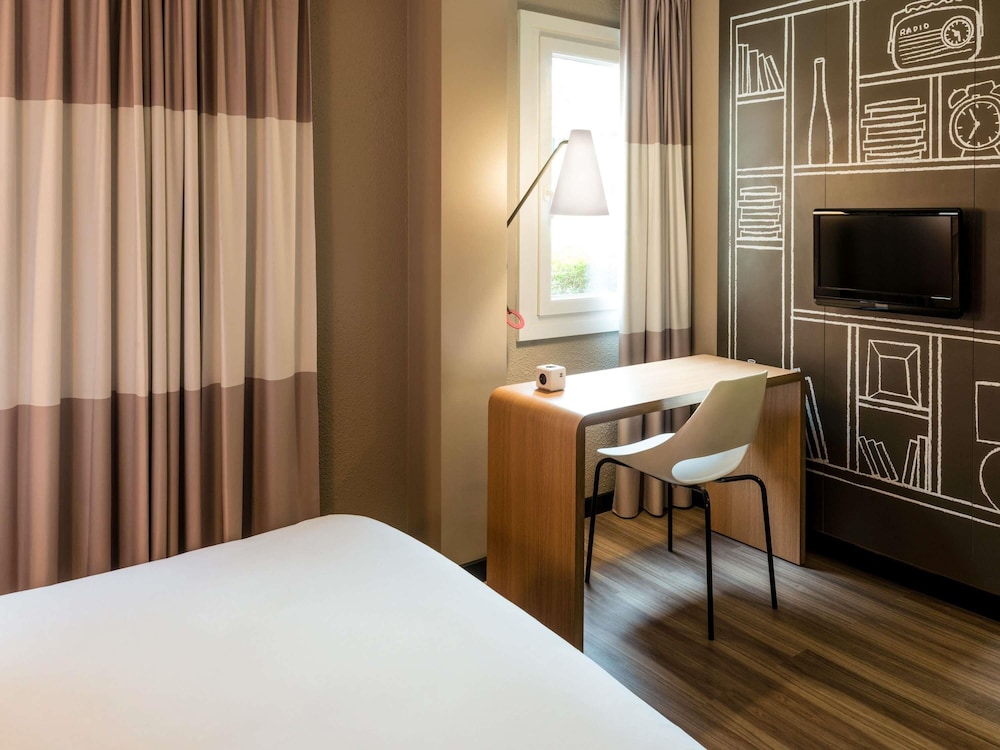Standard Room, 2 Twin Beds - Photo 2