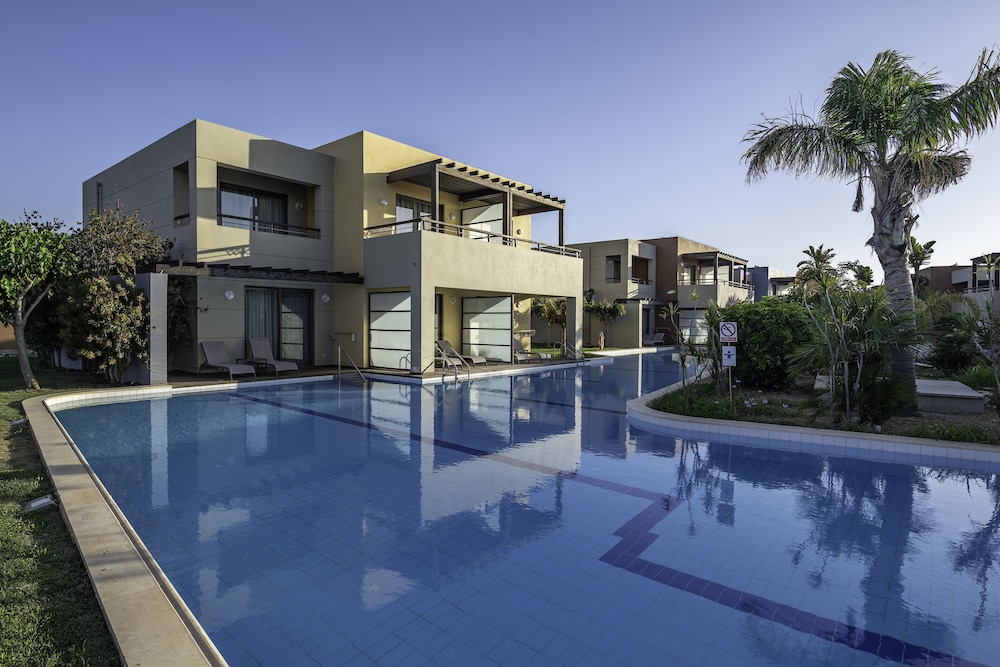 Double Swim-up Room - Photo 5