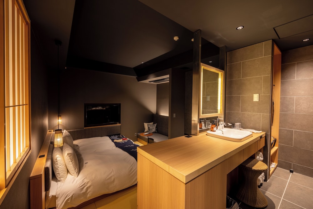 Deluxe Twin Room with Roof Top Open Air Bath - Photo 11