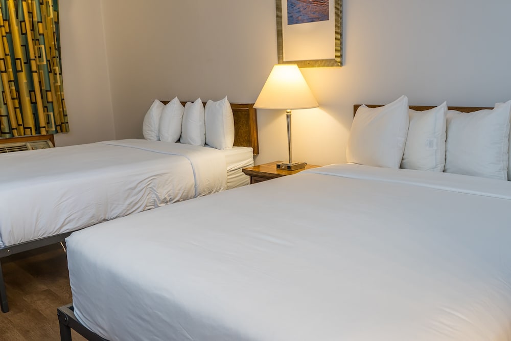 Standard Room, 2 Queen Beds, Non Smoking photo 3