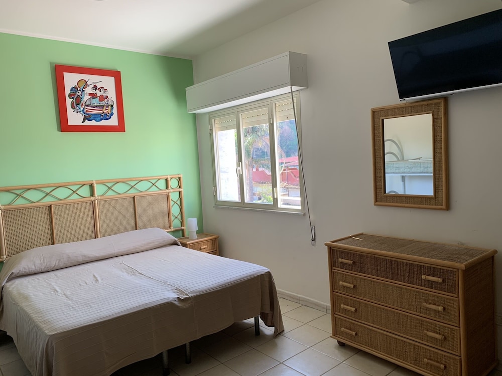 Standard Quadruple Room, Ensuite, Mountain View (Stanza 8) photo 1