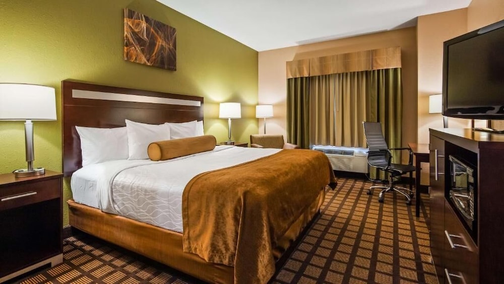 Basic Room, 1 King Bed - Photo 1