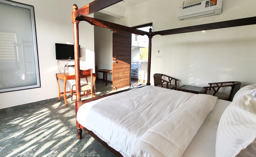 Deluxe Double Room - Photo 8