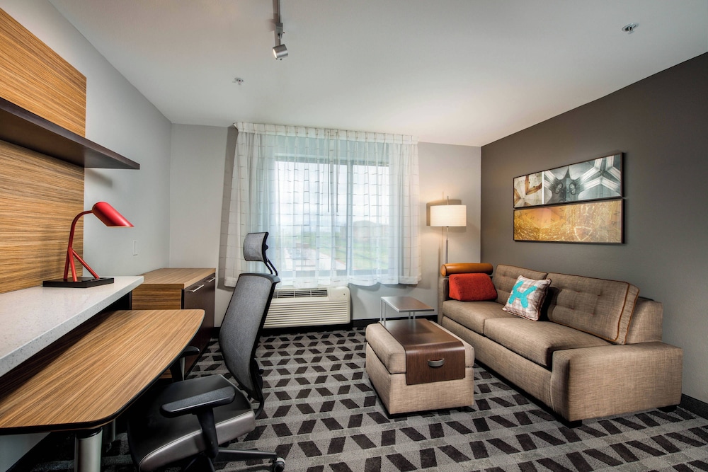 Studio, 1 King Bed with Sofa bed (Mobility/Hearing Access, Roll-In Shwr)