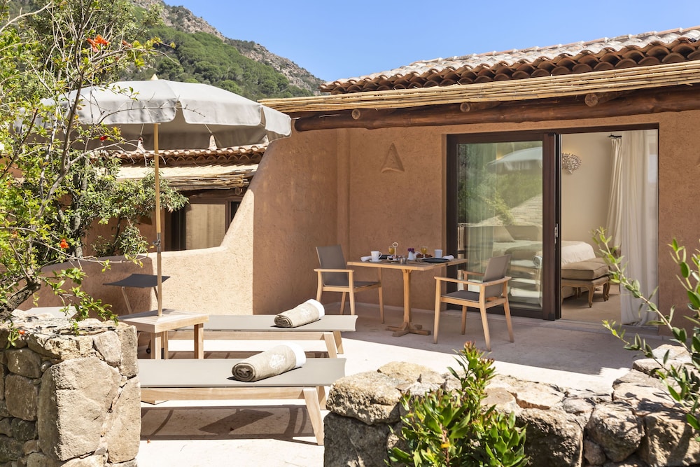 Prestige with Pool photo 3