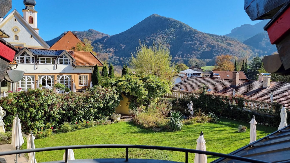 Suite, Balcony, Mountain View photo 1