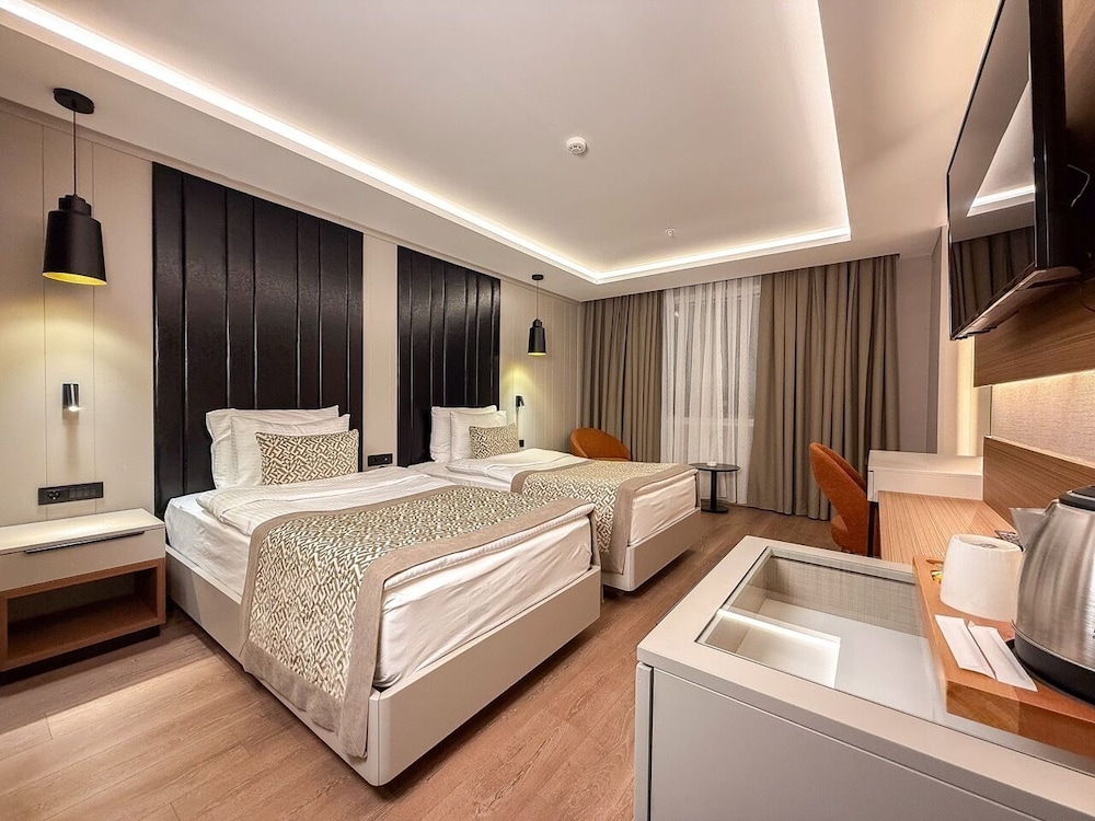 Superior Twin Room, City View
