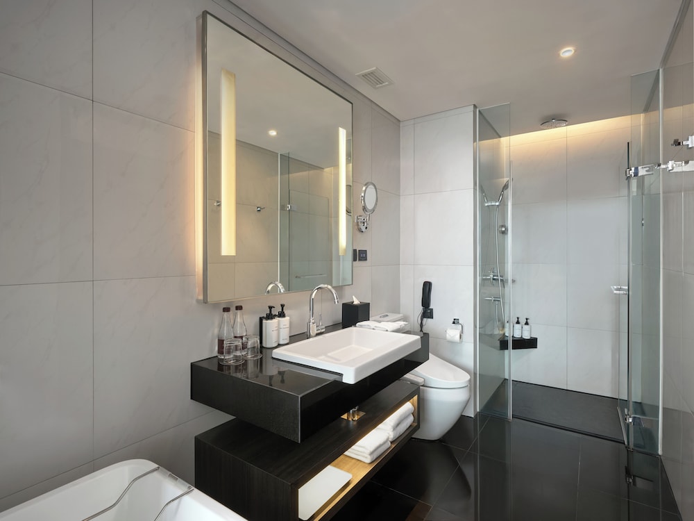 Club Room (Lounge Access) - Photo 12