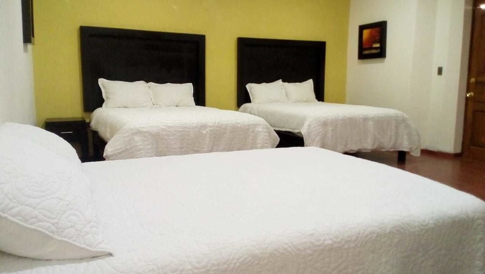 Deluxe Triple Room, Multiple Beds, Ensuite photo 1