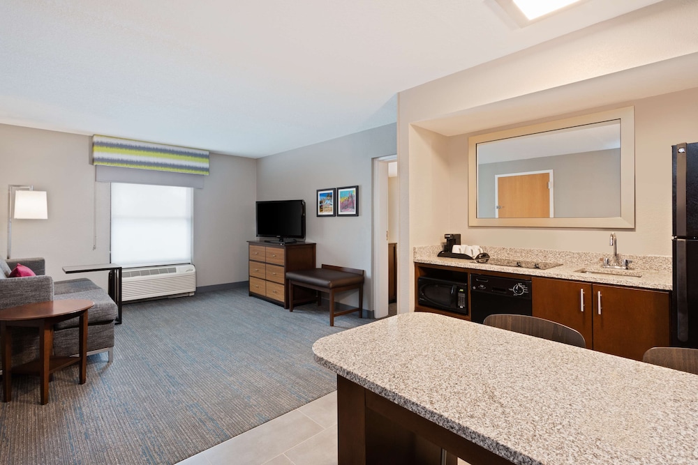 1 Bedroom King Suite with Sofabed, Kitchen and Patio - Photo 3