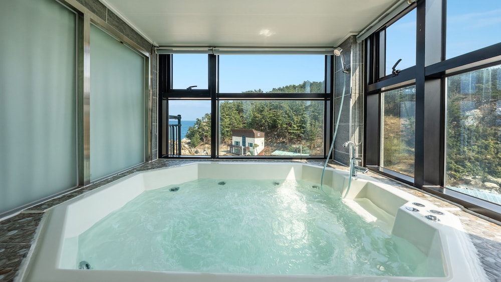 Basic Room, 2 Bedrooms (Room 501 (Ocean View/Spa/BBQ))