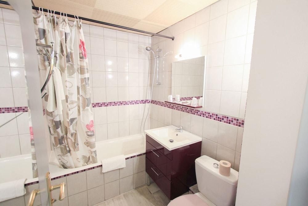 Double Room, 1 Queen Bed photo 2