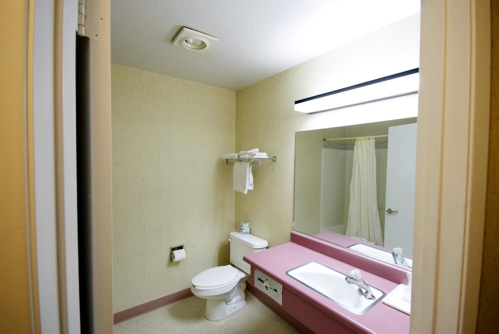 Room, 2 Queen Beds - Photo 2