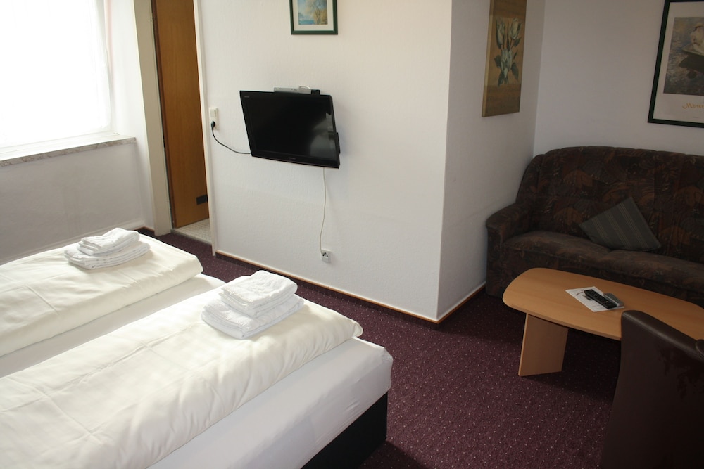 Basic Triple Room photo 3