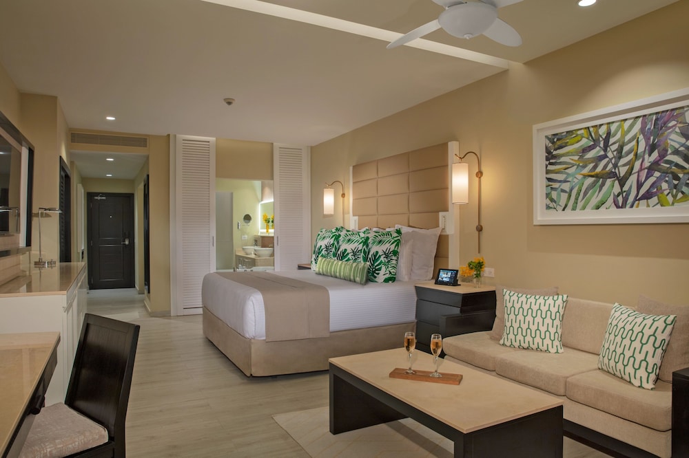 Preferred Club Junior Suite Ocean View Swim-Out King