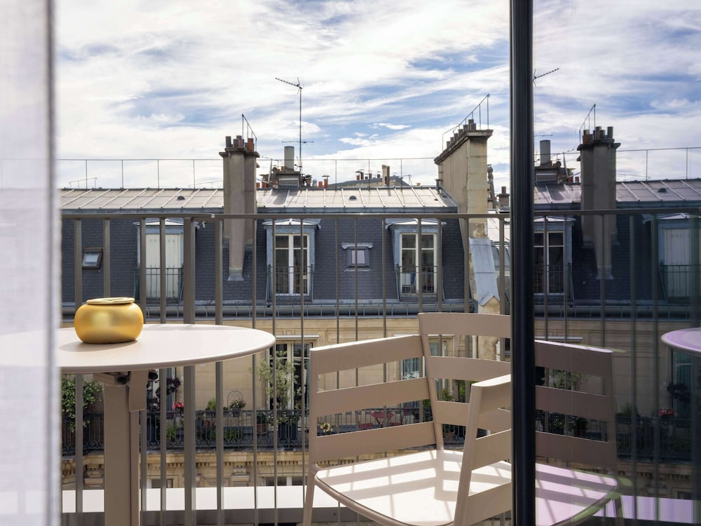 Deluxe Room, 1 King Bed, Balcony (Eiffel Tower View) photo 3