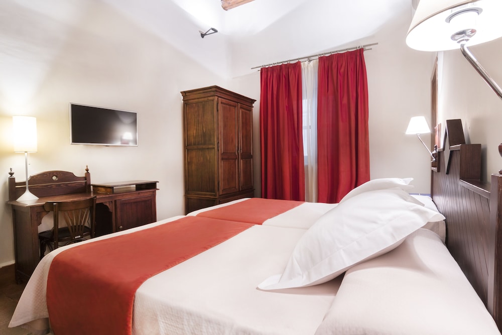Basic Double or Twin Room - Photo 7