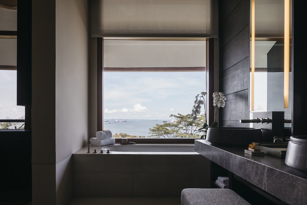 Premier Room, 1 King Bed, Sea View