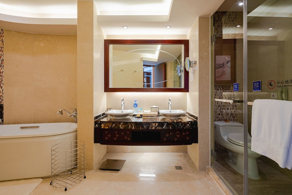 Executive Suite, 1 King Bed, Balcony, Sea View - Photo 6