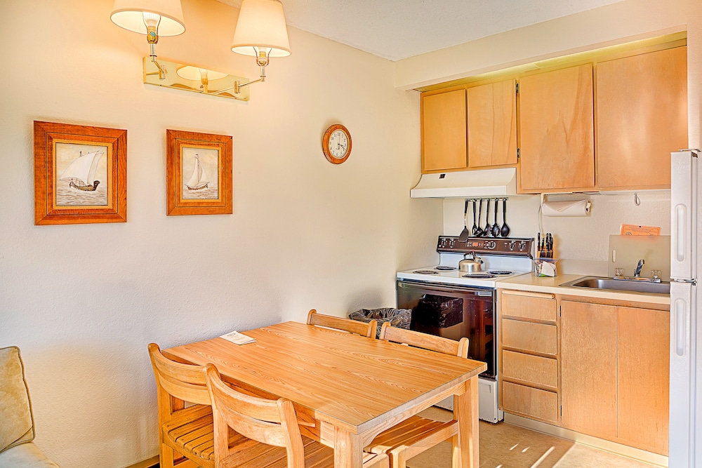 Premium Condo, 2 Bedrooms, Balcony, Ocean View photo 3