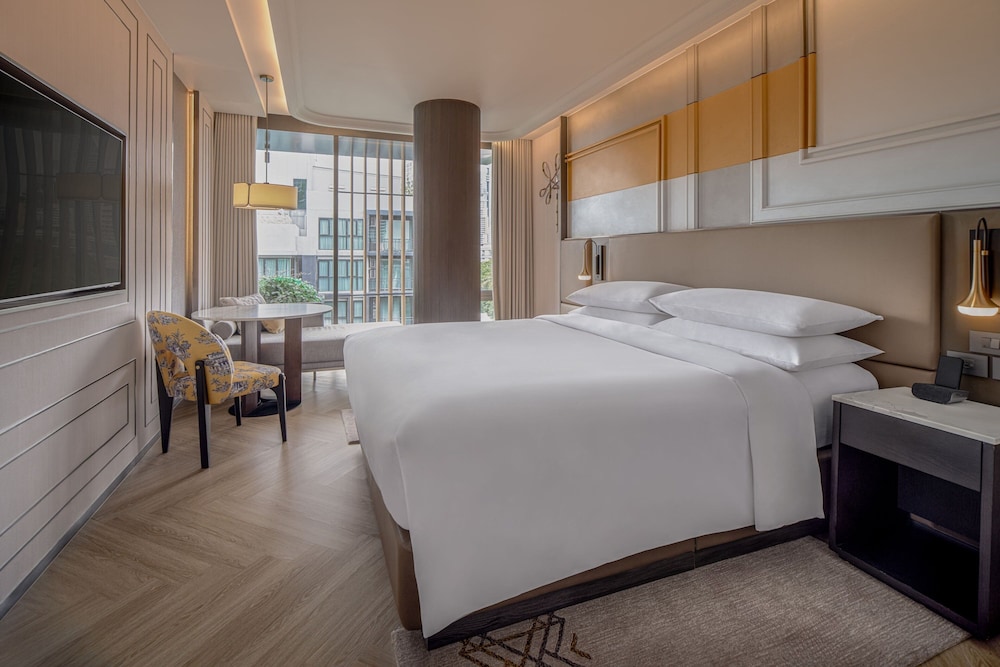 Superior Room, 1 King Bed photo 1