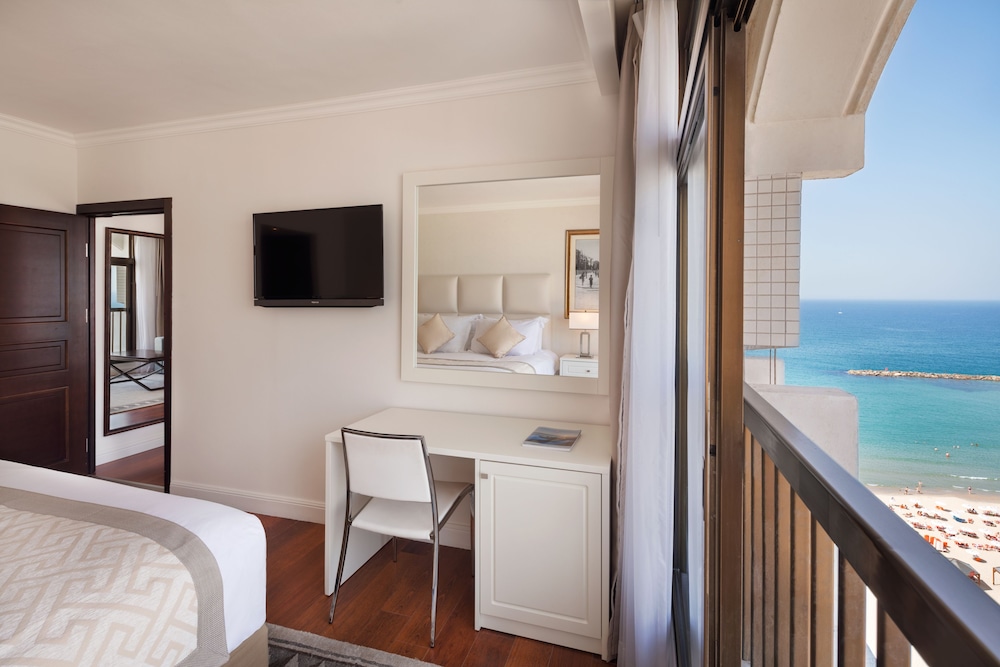 ONE BEDROOM SUITE - Photo 9