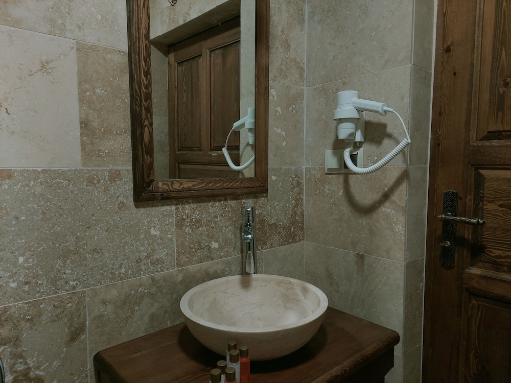 Standard Room - Photo 9