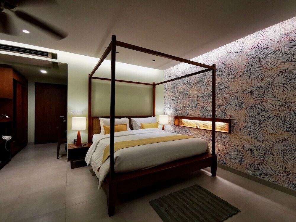 Deluxe Room, Pool Access thumbnail 6