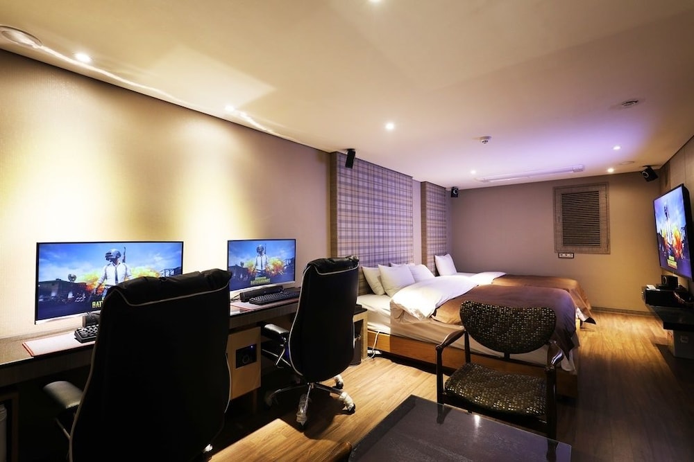 Suite - Photo 14