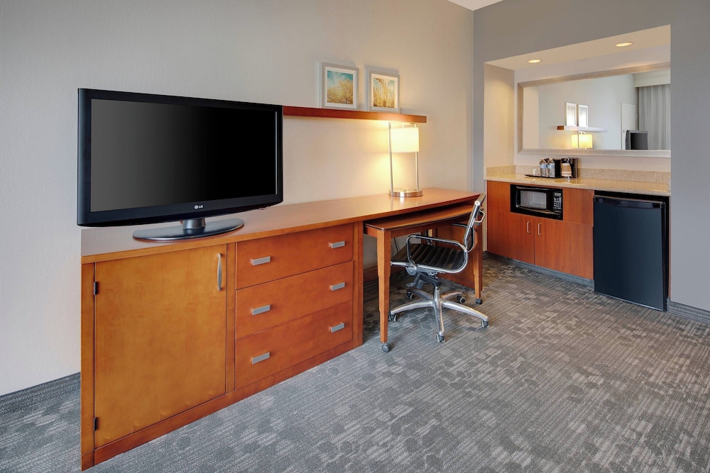 Suite, 1 Bedroom - Photo 3