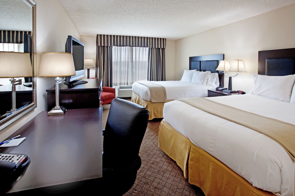 Suite, Multiple Beds - Photo 2