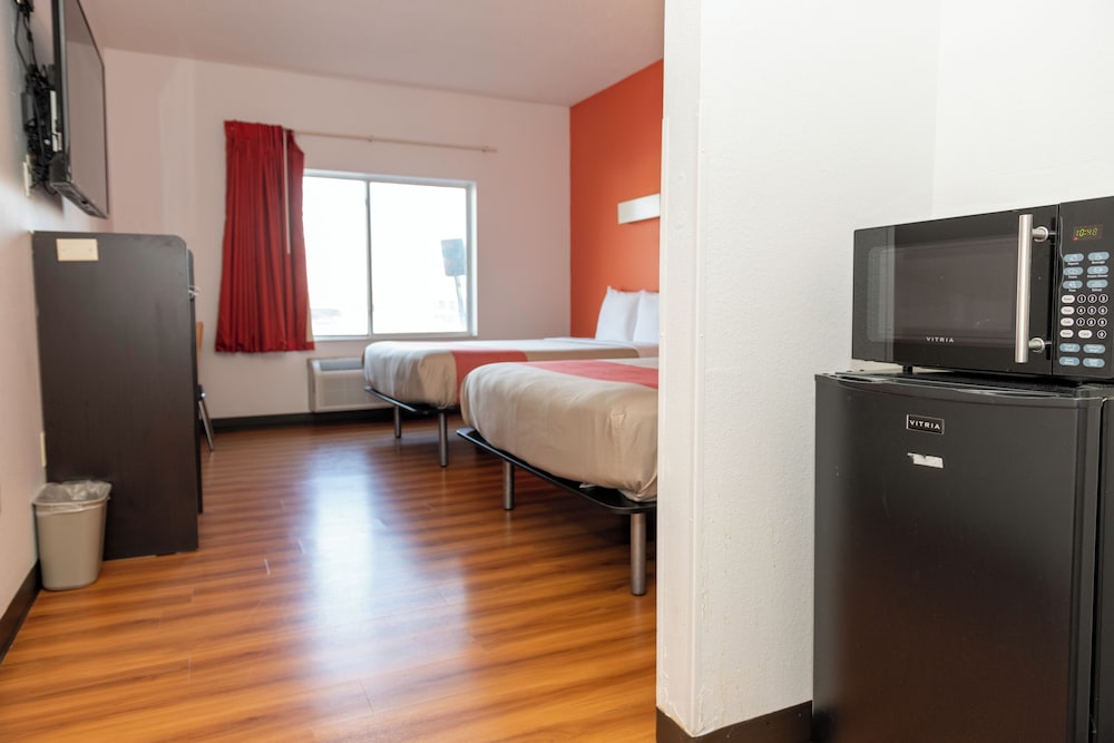 Standard Single Room, 2 Queen Beds, Accessible Bathtub, Non Smoking photo 3