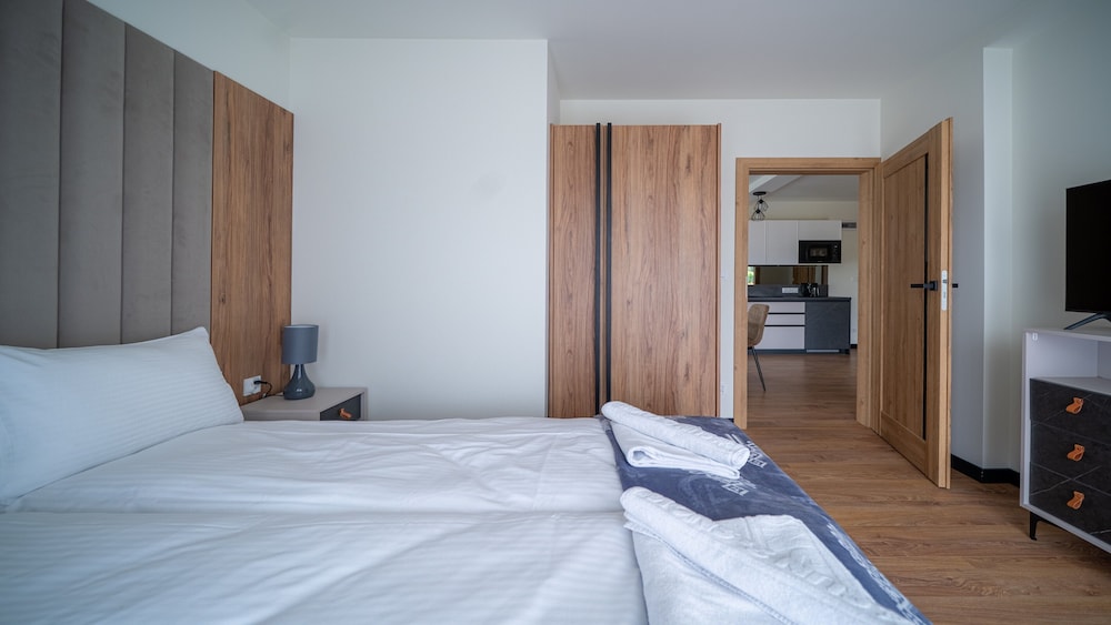 Apartment (P4) photo 3