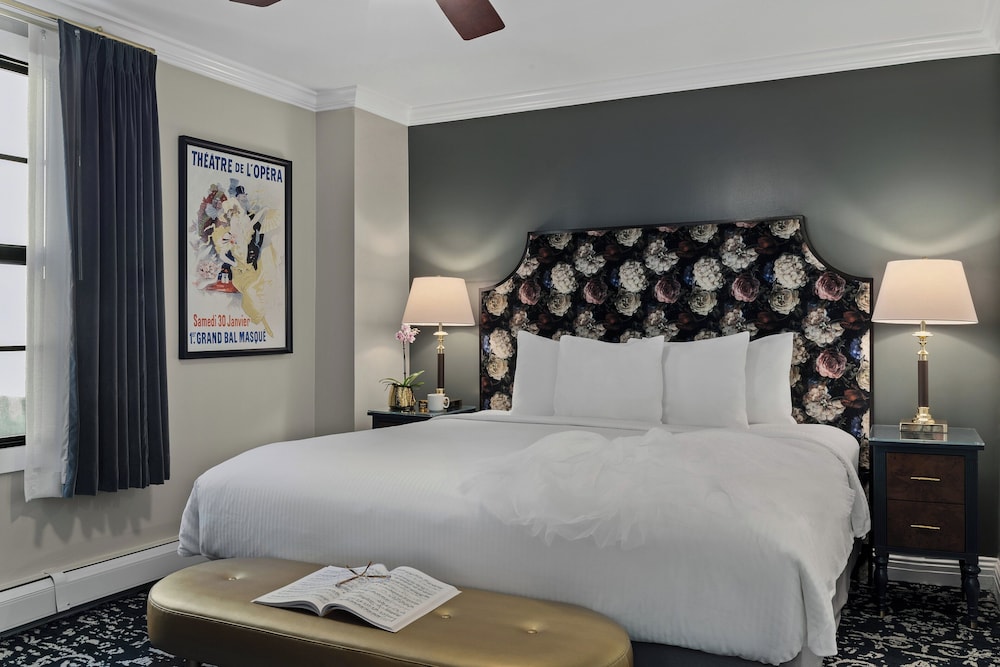 Superior Suite, 1 Queen Bed with Sofa bed photo 1