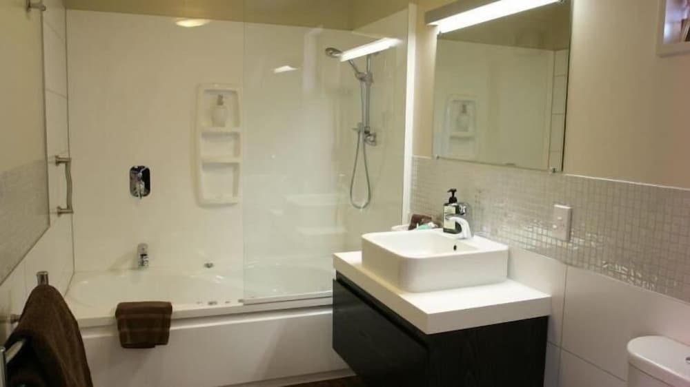 Premier Suite, Jetted Tub photo 2