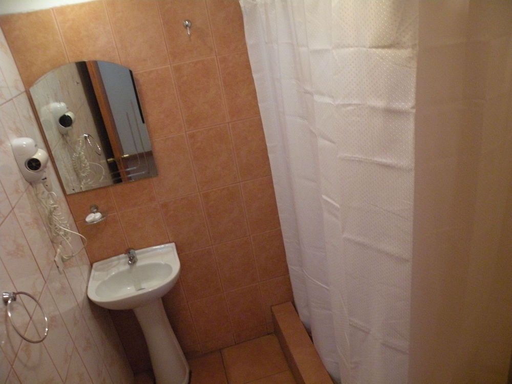 Triple Room - Photo 11