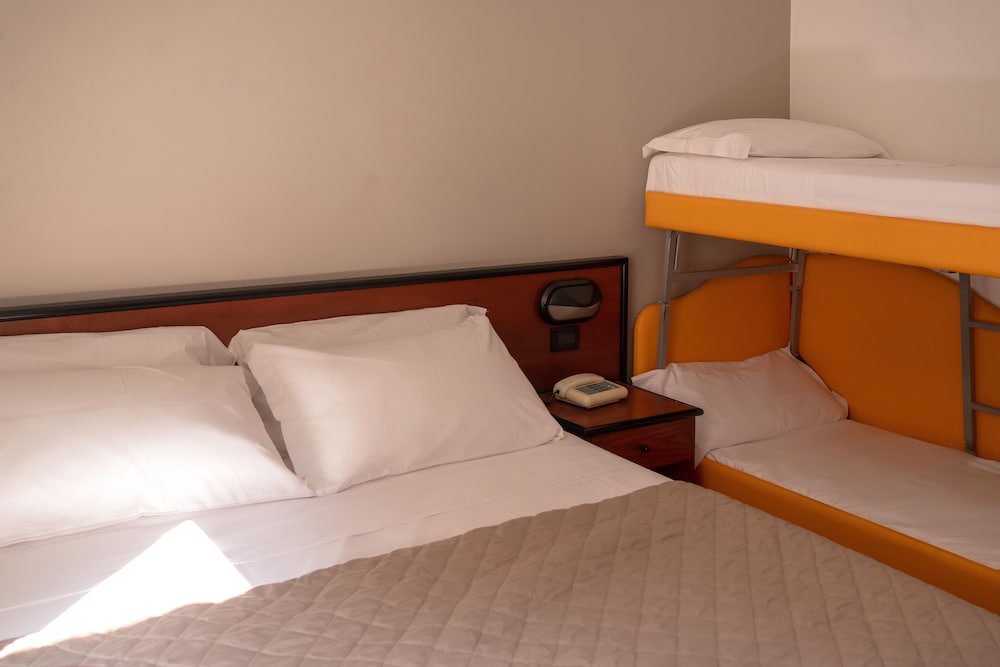 Standard Quadruple Room - Photo 3