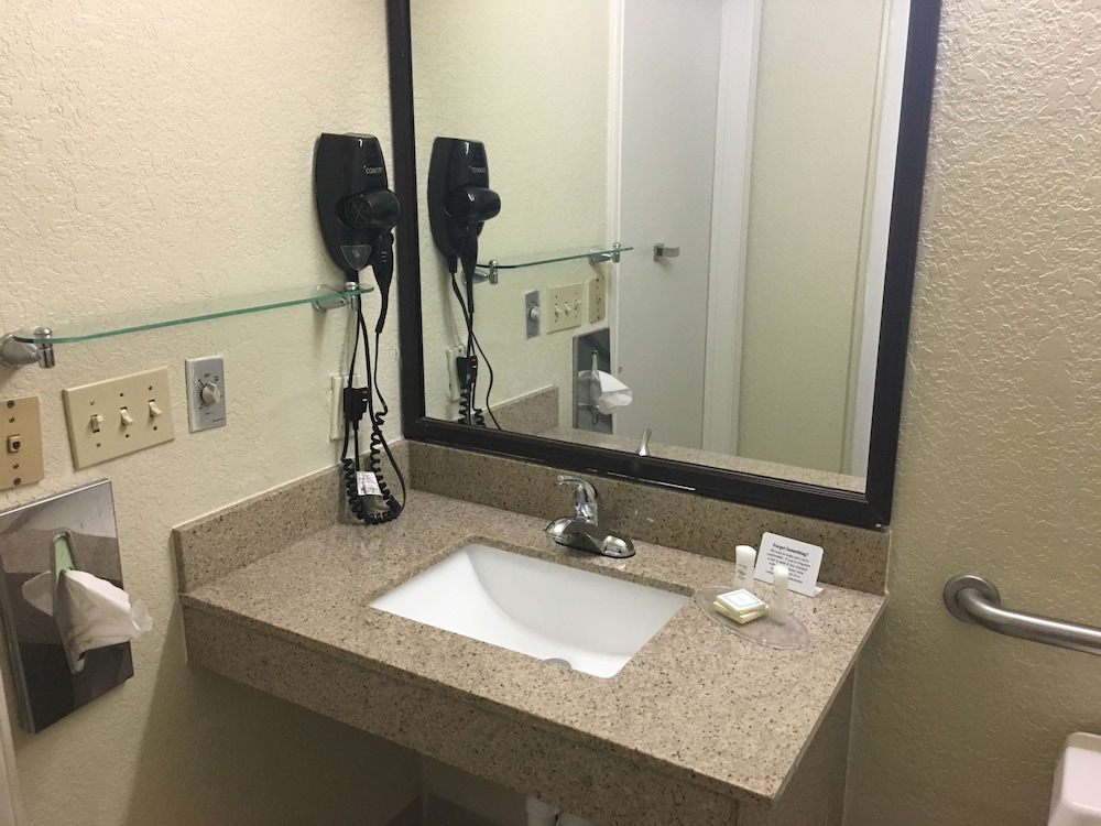 Standard Room, 2 Queen Beds, Accessible, Refrigerator & Microwave - Photo 5