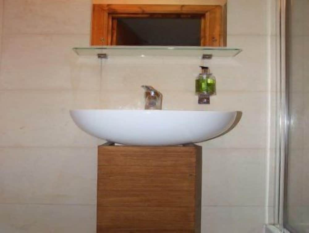 Classic Double Room - Photo 23