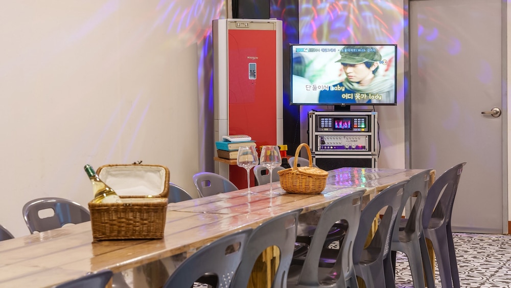 Basic Room, 1 Bedroom (Room 208 (BBQ / Netflix))