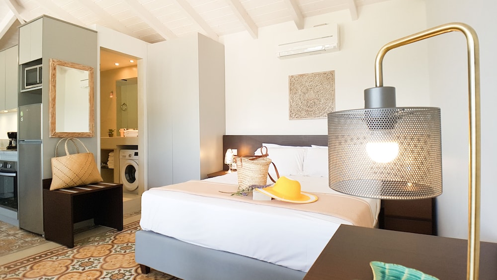 Honeymoon Bungalow, 1 Bedroom, Hot Tub, Sea View (Lefkothea)