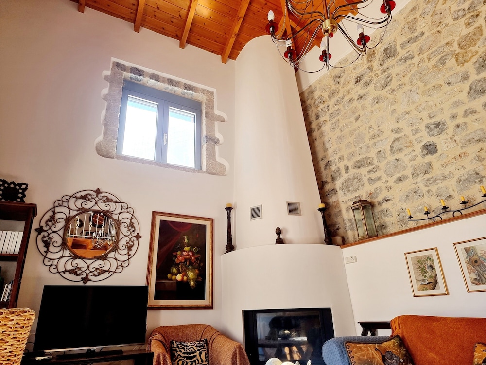Luxury Villa photo 1