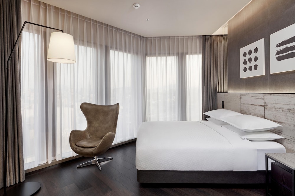 Room, 1 Queen Bed, City View photo 2