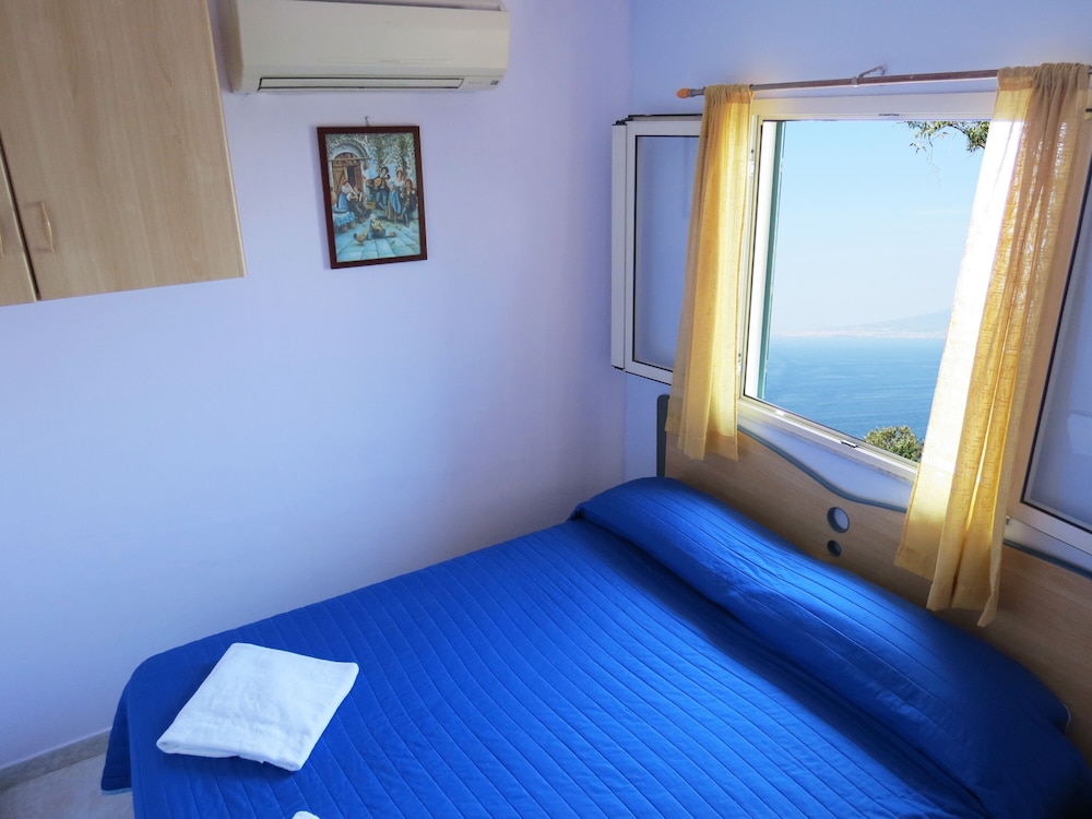Chalet, Kitchenette, Sea View (For Four) photo 2