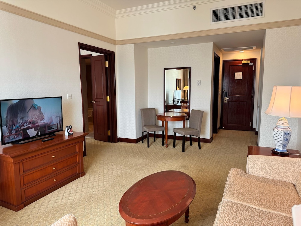 Deluxe Suite - Photo 6