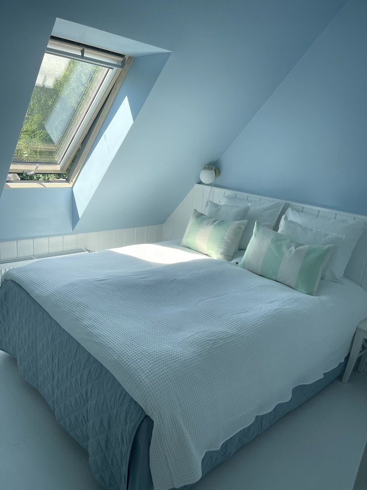 Basic Room, 1 Queen Bed