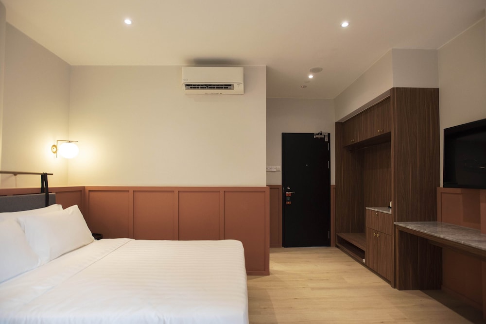 Deluxe Room - Photo 5